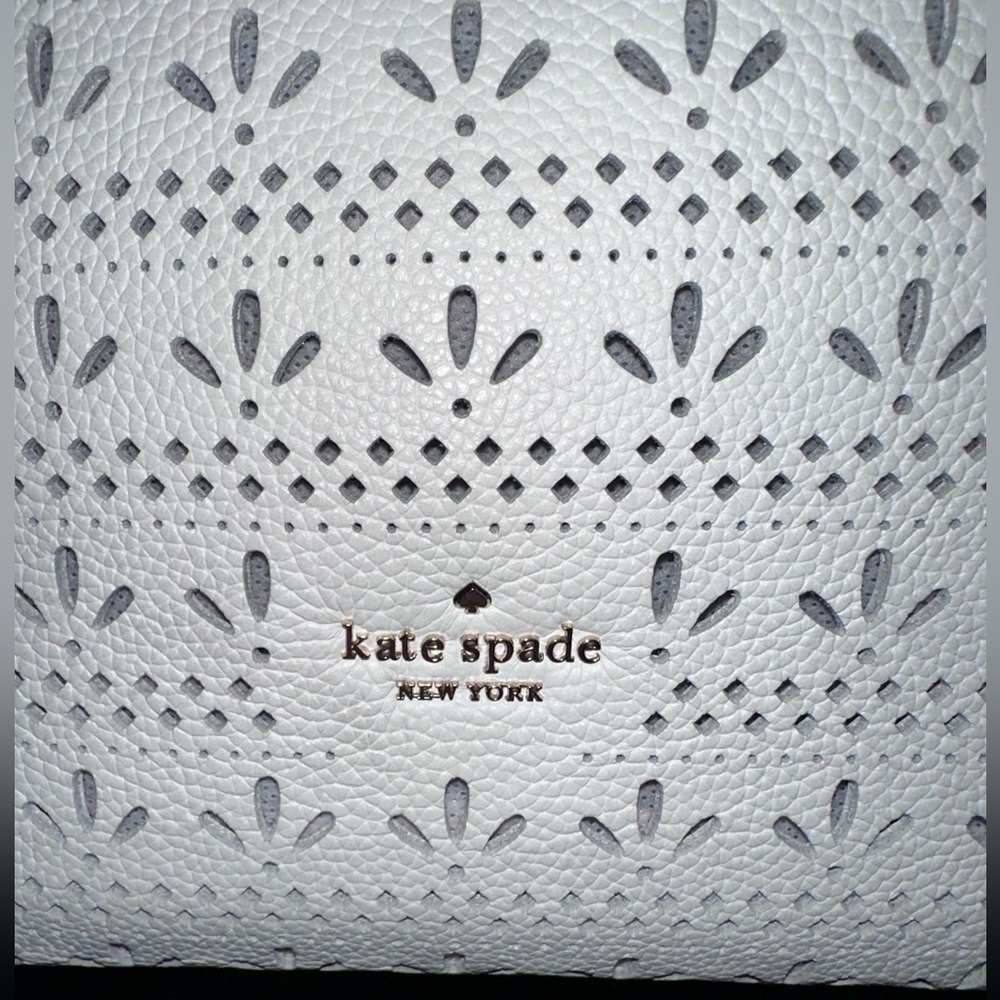 ✨ Kate Spade Leather Hayes Perf Tote Bright White / Bright Pink Interior NWOT 💕 - Picture 6 of 16